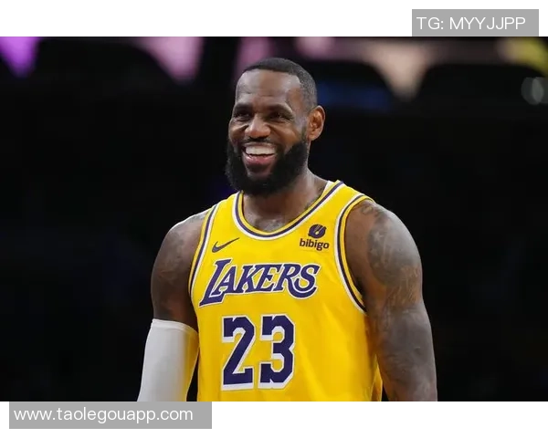 湖人队与黄蜂队第三节精彩对决回顾球员表现与战术分析